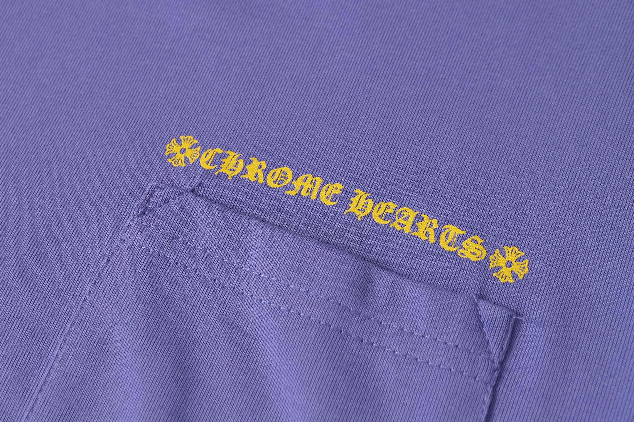 P150 Cross-border model, please do not place an order if you are pursuing quality -Chrome Hearts/Chrome Hearts graffiti printed popular short-sleeved T-shirt -High weight, high density and high quality. The wool is soft, delicate and skin-friendly. It feels soft and silky. It has excellent warmth and skin-friendly properties. -Customized weaving and dyeing, no color difference, no matter the fabric or workmanship details, beat the ordinary version on the market -Colour: Purple -Size: S M L XL